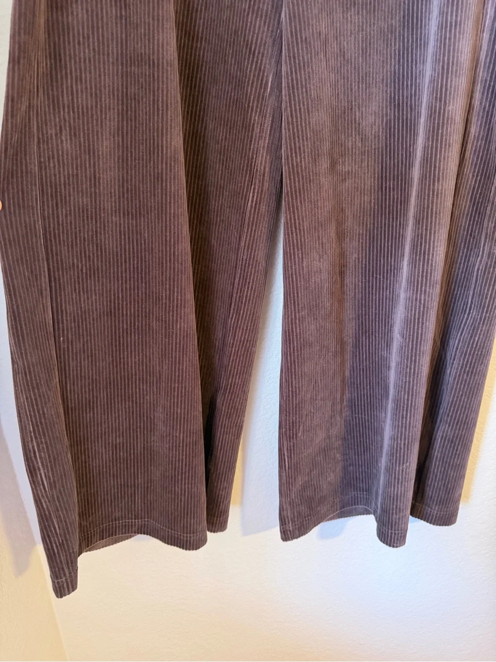 Lululemon Scuba Mid-Rise Wide-Leg Pant Velvet Cord Espresso NWT Size 14 Athletic